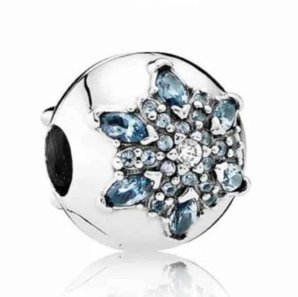 Pandora Jewelry - Pandora crystalized snowflake clip charm.